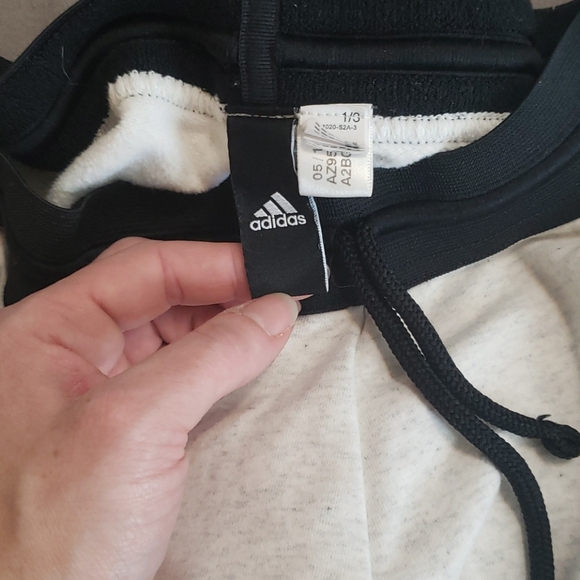 Black and white Adidas cropped joggers - Picture 4 of 4